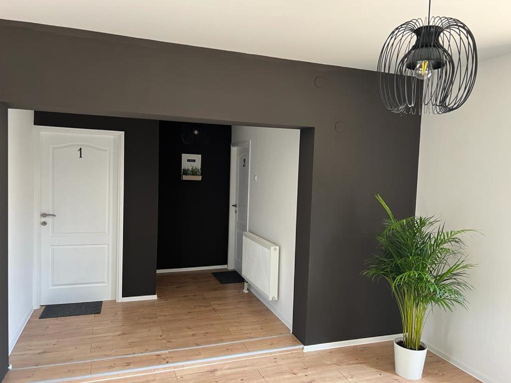 4 Stars Apartments Near Airport ヴェリカ・ゴリツァ エクステリア 写真
