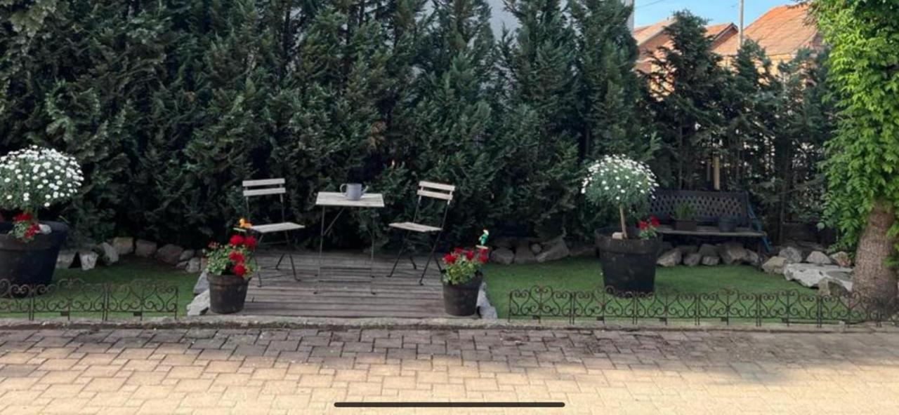 4 Stars Apartments Near Airport ヴェリカ・ゴリツァ エクステリア 写真